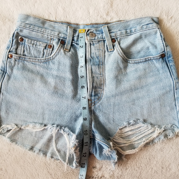 LEVI'S 501 Original Fit High Rise Shorts Size 26 - Luxor Heat Light Wash - Picture 11 of 11